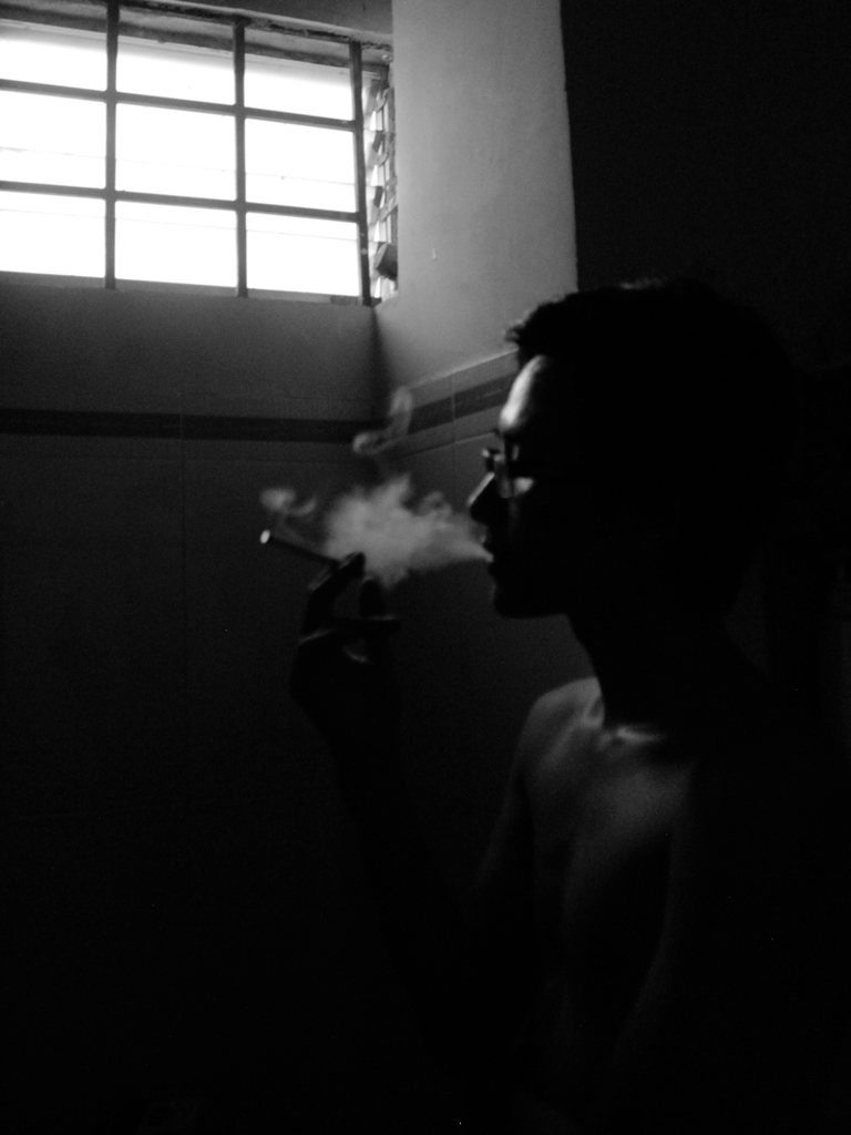 Hút thuốc –  When the smoke is going down | Broken Mirror
